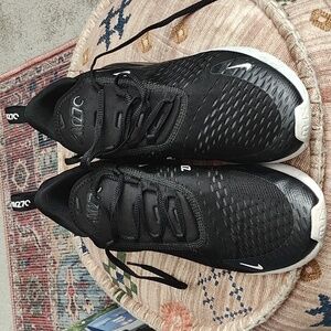 Nike 270 sneakers